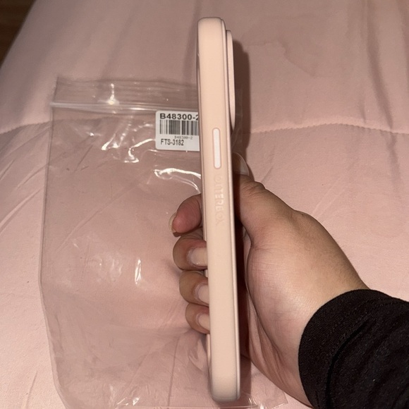 Otterbox IPhone 15 Pro Max case - Picture 4 of 5